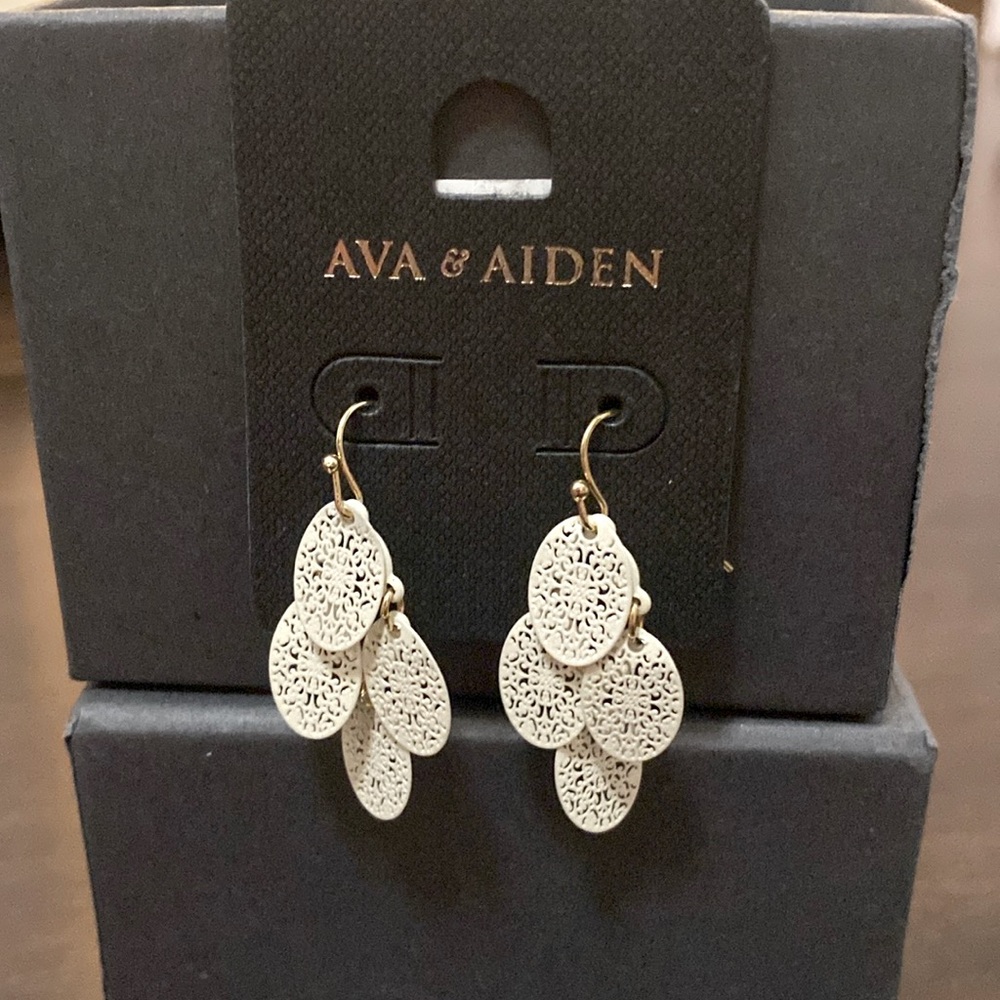 NWT Ava & Aiden Earrings